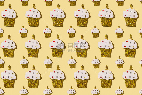 美味的可口黄色背景面的松饼重复模式装饰风格图片