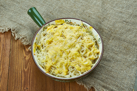 雪糕鸡蛋AlfredoPastaBake美味的锅炉版奶油食物健康图片