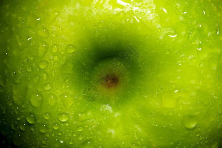 食物生的绿色苹果有水滴的绿苹果背景美味的图片