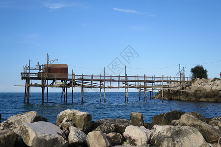 特拉布科古老的意大利泰尔莫坎波巴索的trabuccotrabocco海图片