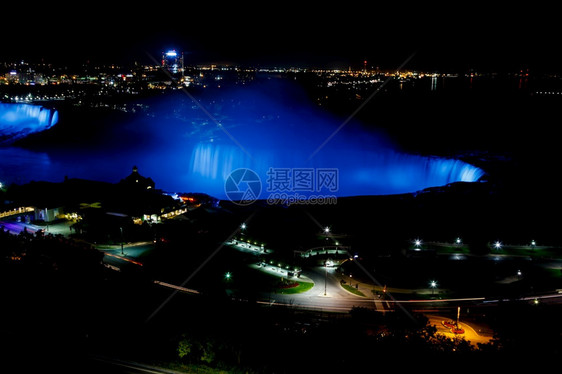 尼亚加拉大瀑布夜景与五颜六色的灯光加拿大安略省加拿尼亚拉瀑布夜景安略省加拿人力量地标图片