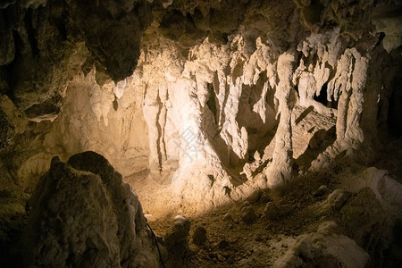 新西兰沃多莫洞穴的美丽内地风景优男人绿色图片