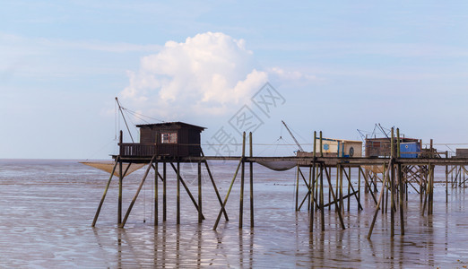 法国伊夫斯湾渔民小屋牡蛎旅游景观图片
