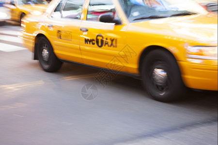 黄色的正方形纽约美国时报广场黄出租车计程的翻拍画面时代图片
