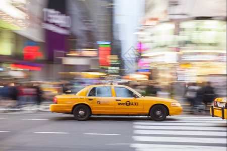 纽约美国时报广场黄出租车计程的翻拍画面时代路老的图片