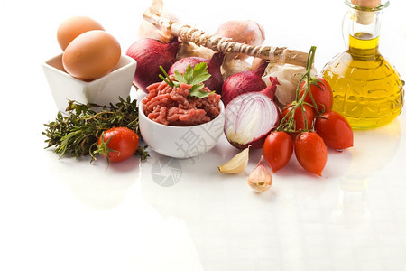 食物照片白色背景的法国塔雷板鞑靼大蒜图片