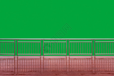 在绿屏幕背景与剪切路径隔离的空现代阳台或区空现代或区小路白色的门图片