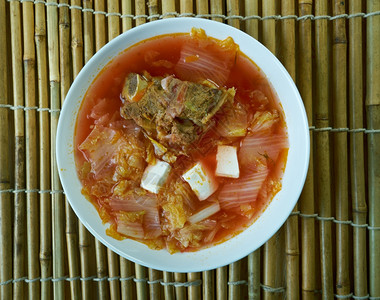 泡菜与Kimchi一起的韩国大豆酱汤红色的蔬菜图片