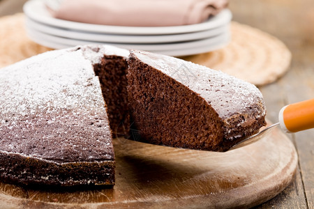 木制桌上美味巧克力蛋糕合照片门户14餐具甜的图片