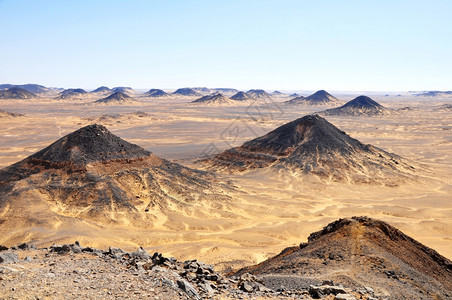 埃及著名的黑色沙漠景观拉丁旅游天空图片