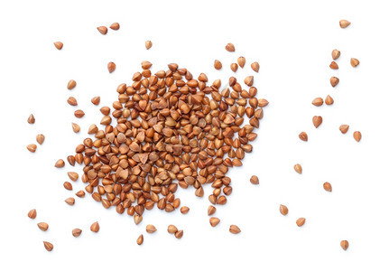 自然在白色背景上分离的荞麦平躺在白色背景上分离的顶部视图荞麦营养饮食图片