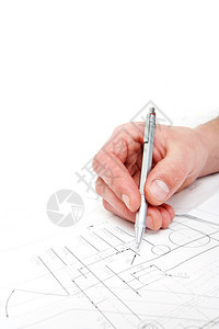 公差手握着钢再充填铅笔检查技术图纸上的测量技术设计师图片
