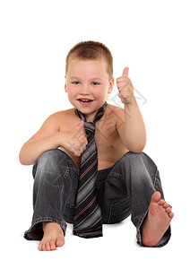 微笑现代的白种人背景上的小男孩领带图片