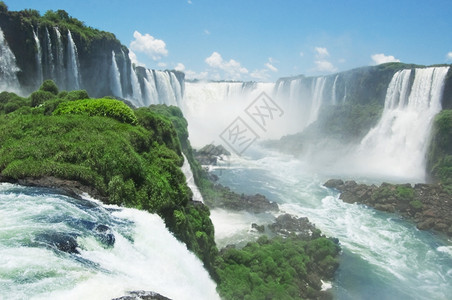 植物高的巴西和阿根廷边界上著名的伊瓜祖瀑布IguazuFalls克罗波托夫图片