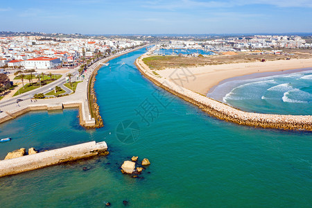 建筑的长处户外来自港口和葡萄牙拉各斯市的航空图片