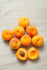 食物甜的半切一杏子成熟图片