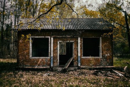 闹鬼古老的邪恶死之家的鬼魂背景图片