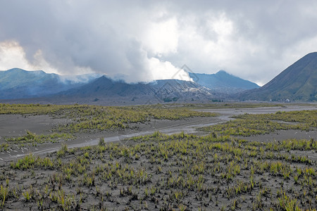 乡村的火山印度尼西亚爪哇的Bromo山溴图片