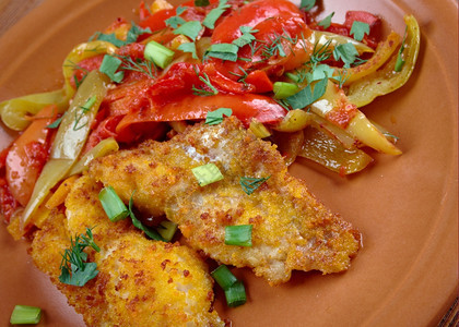Filettodiromboconverdurine意大利炸比目鱼配蔬菜水平的开胃炙烤图片