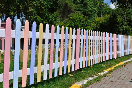 彩色的木栅栏图片
