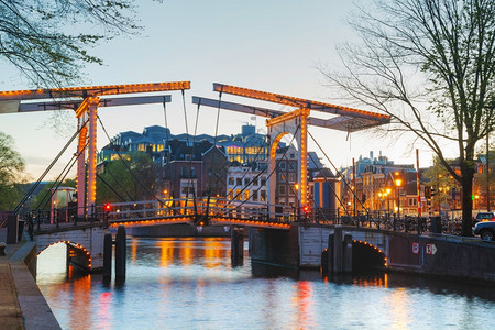 荷兰阿姆斯特丹桥梁夜景图片