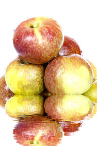 白色背景上孤立的苹果红色营养玉石图片
