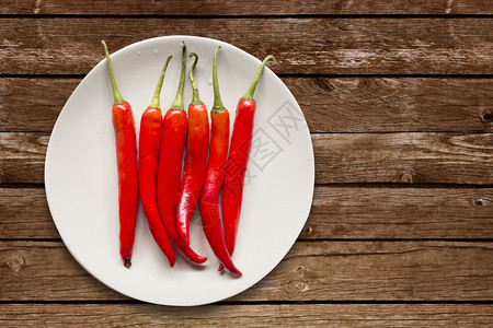 食物新鲜的亚洲人白餐上红辣椒木制背景头顶文本复印空间图片