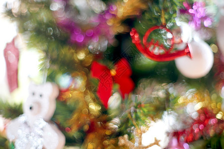 庆典新的弓圣诞树模糊相片各种圣诞节装饰品图片