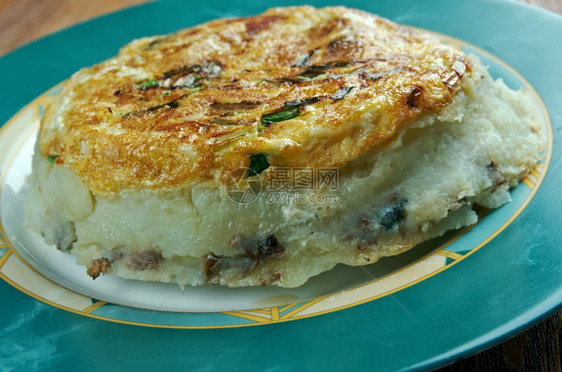 带沙丁鱼的西班牙鲜土制玉米饼美食晚餐早图片