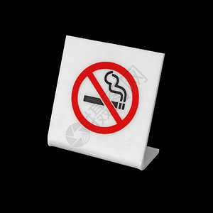 黑人背景上没有隔离的吸烟标志禁止牌尼古丁图片