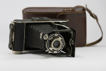 古风折叠相机带箱棕色皮套古风折叠相机箱棕色皮套老的回忆波纹管图片