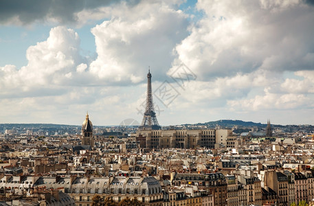 巴黎与埃菲尔塔城市天际线图片