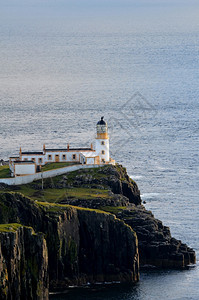 海崖苏格兰的悬和尼斯特点灯塔景观远图片