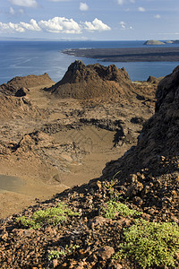 风景优美厄瓜多尔加拉帕戈斯群岛的巴托洛梅火山灰洞和熔岩场景观地形图片