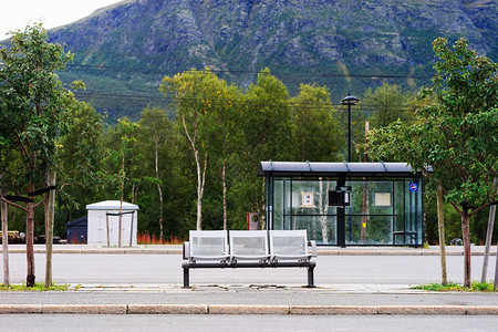 明亮的大都市户外挪威城公交车站运输背景挪威城市公交车站运输背景高清图片