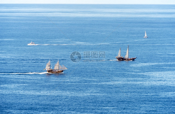 波浪地平线由特内里夫和戈莫拉乘船环绕西班牙群岛航行巡图片