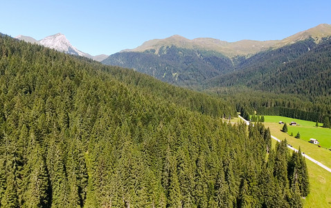 旅行白云岩多洛米特斯山谷意大利阿尔卑斯山全景草地图片