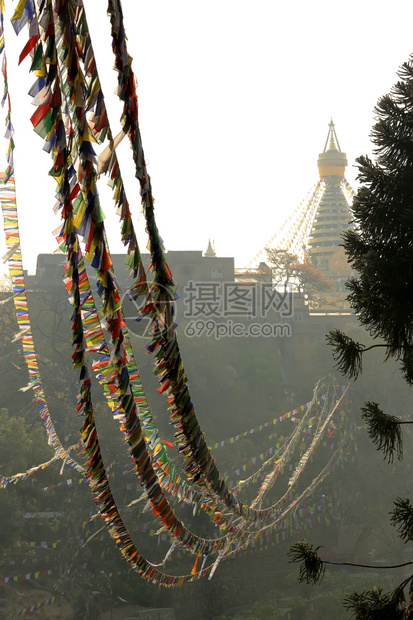 传统的神社建筑学尼泊尔加德满都swayambhunath寺的佛塔图片