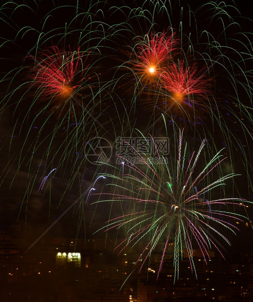西班牙毕尔巴鄂比兹卡亚茨庆典发光的派对图片
