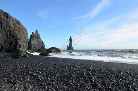 大西洋冰岛南部维克Reynisfjara海滩沿岸的堆栈图片