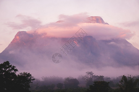 丘陵温暖的新鲜泰国北部夏季山丘景观日落泰国北部的山地图片