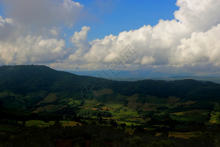 美丽的天空背景绿色山岳观视图G户外云门14图片