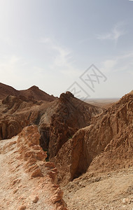 撒哈拉沙漠中的山峰图片