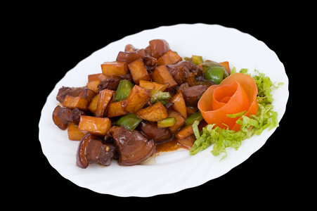 剪裁甜的深度食品炒猪肉土豆和辣椒加番茄酱配西红柿花图片