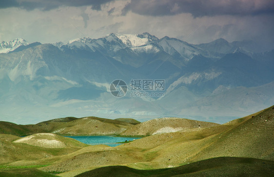 吉尔斯坦Osh地区AlayAlay山谷吉尔斯坦帕米山脉旅游岩石攀登图片