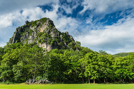 冒险满天云的石山景观天空岩图片