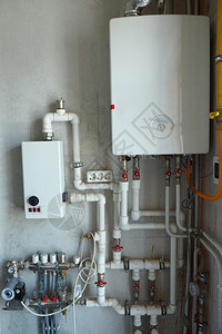 加热的燃气锅炉加热地板柜台插座水泵供暖塑料管道等一种安装图片