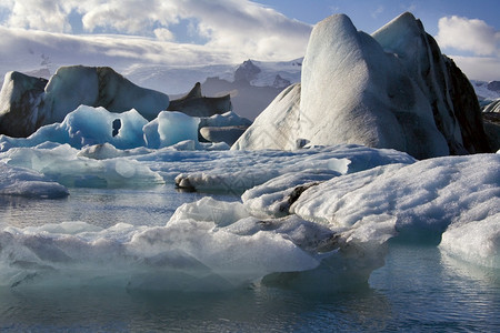 偏僻的冰岛南海岸Jokulsarlon冰川环礁湖和山欧洲岛的图片