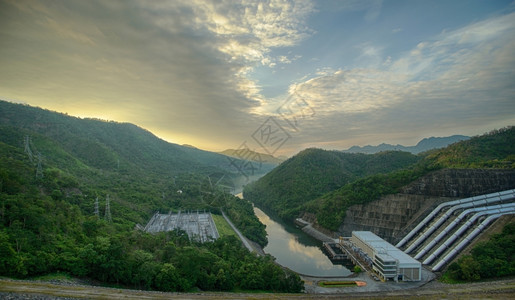 植物力量自然具有美丽的天空背景水力发电厂泥大坝的混凝土图片