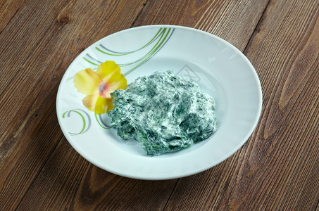 绿色野餐伊朗酸和菠菜DipBorani碗图片